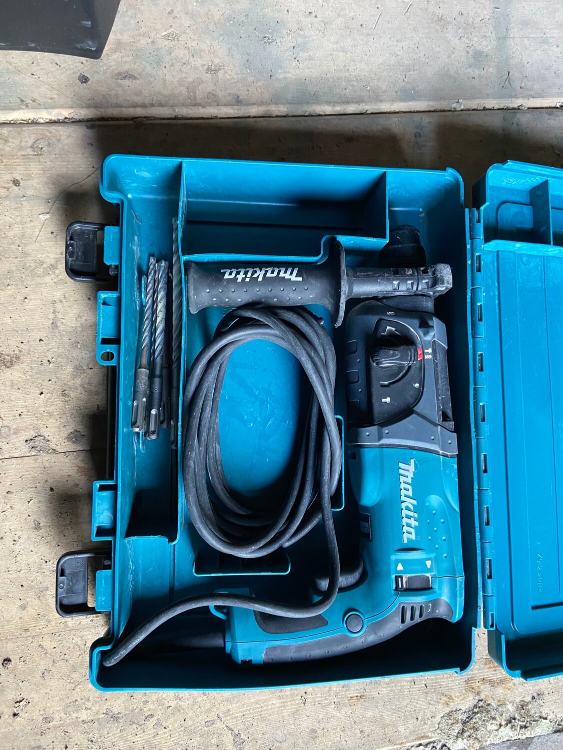 перфоратор макита hr2470, перфоратор makita hr2470x15, перфоратор makita hr2470 подделка, перфоратор сетевой makita hr2610, makita hr 2470