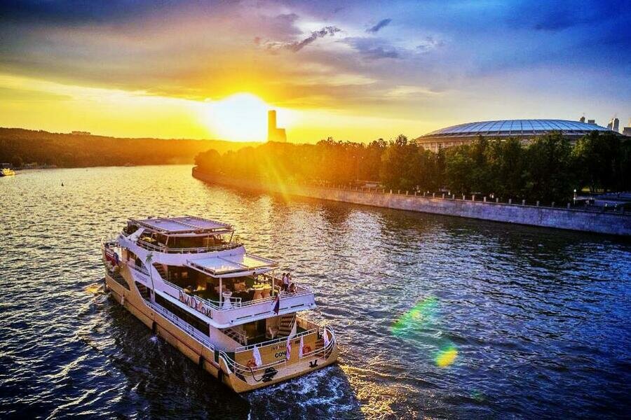 пальма де сочи теплоход, яхта пальма де сочи москва, яхта на москва реке пальма де сочи, теплоход астра санкт-петербург ночной круиз, теплоход рэдиссон