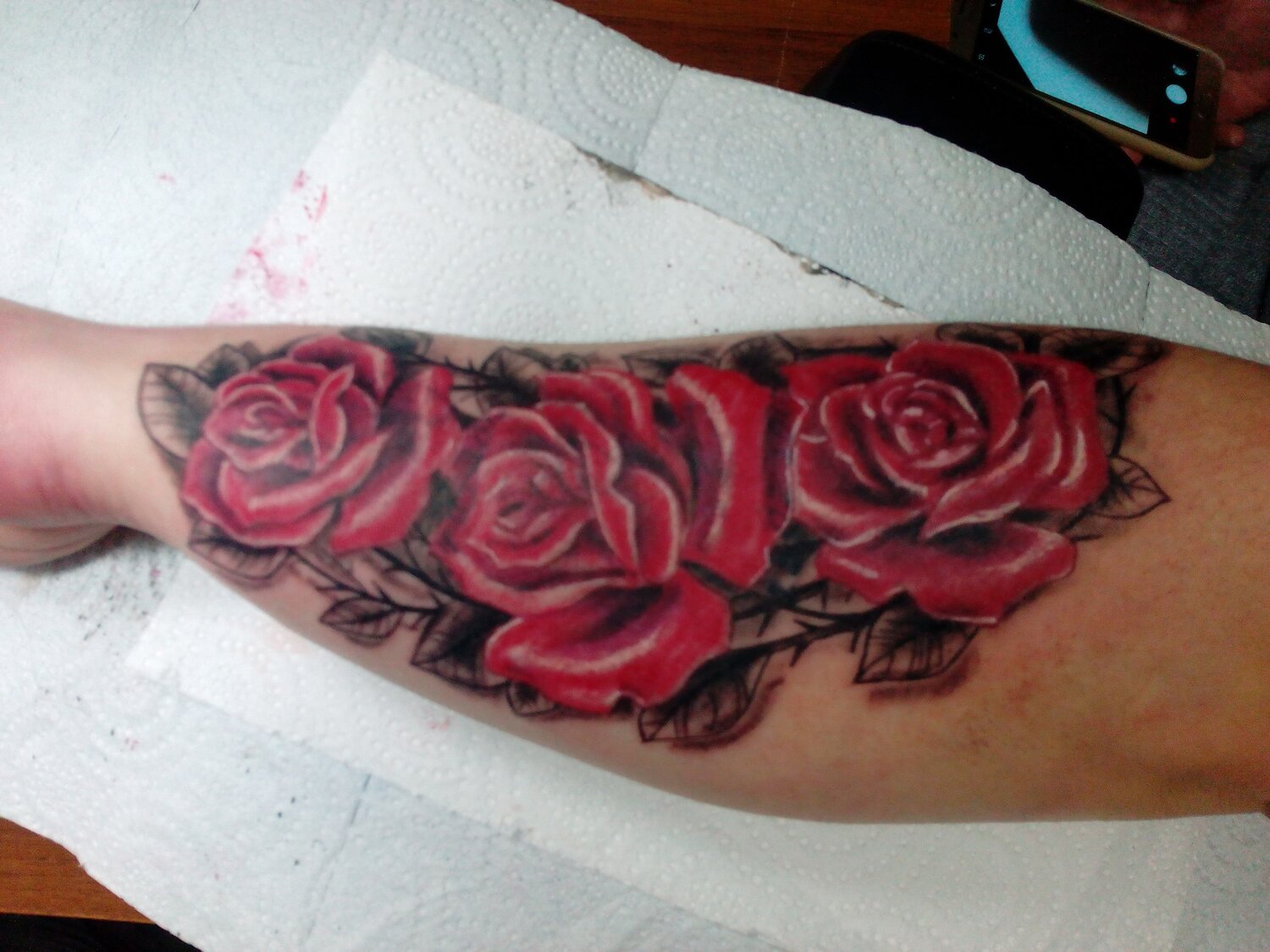 rose tattoo, тату роза, роза на предплечье, тату ньюскул цветы на руке, тату розы олд скул на руке