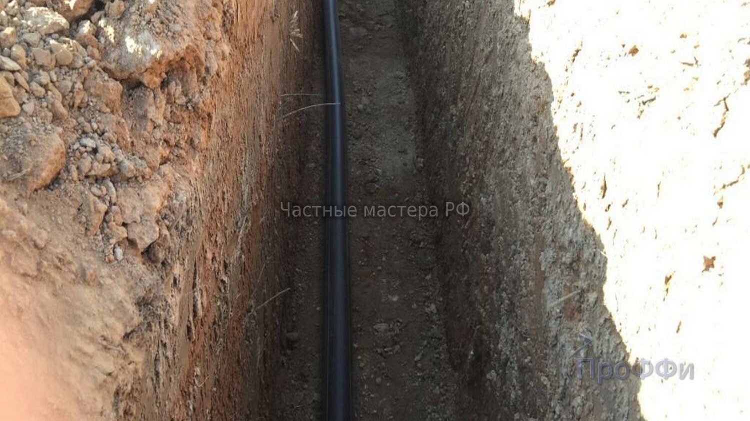 прокладка газовой магистрали, прокладка водопровода, траншея для водопровода, прокладка пнд трубы, труба пнд в земле