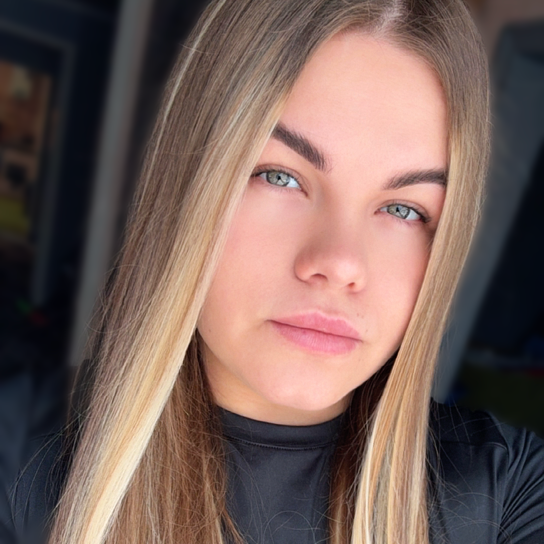 Алена Олейникова