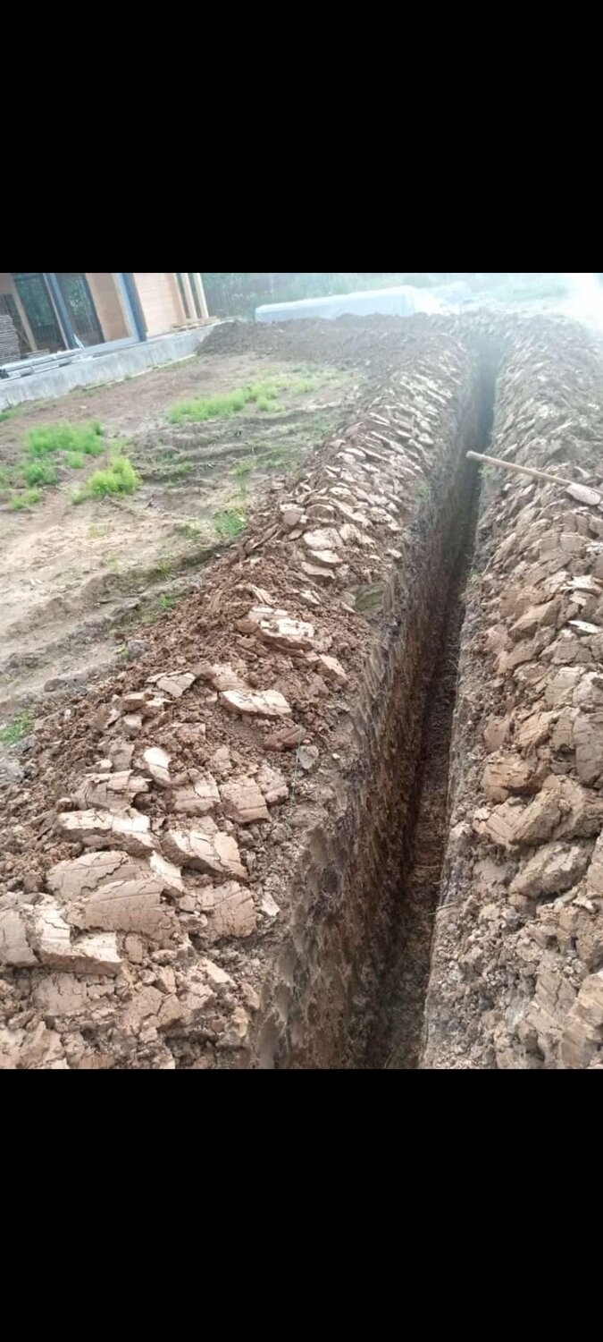 траншея под водопровод, копать траншею, копка траншеи, траншея 20 метров, рытье траншеи