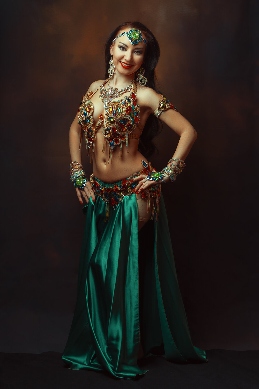 танцовщица восточных танцев, восточные танцы, костюм для восточного танца, восточные костюмы, восточный танец живота