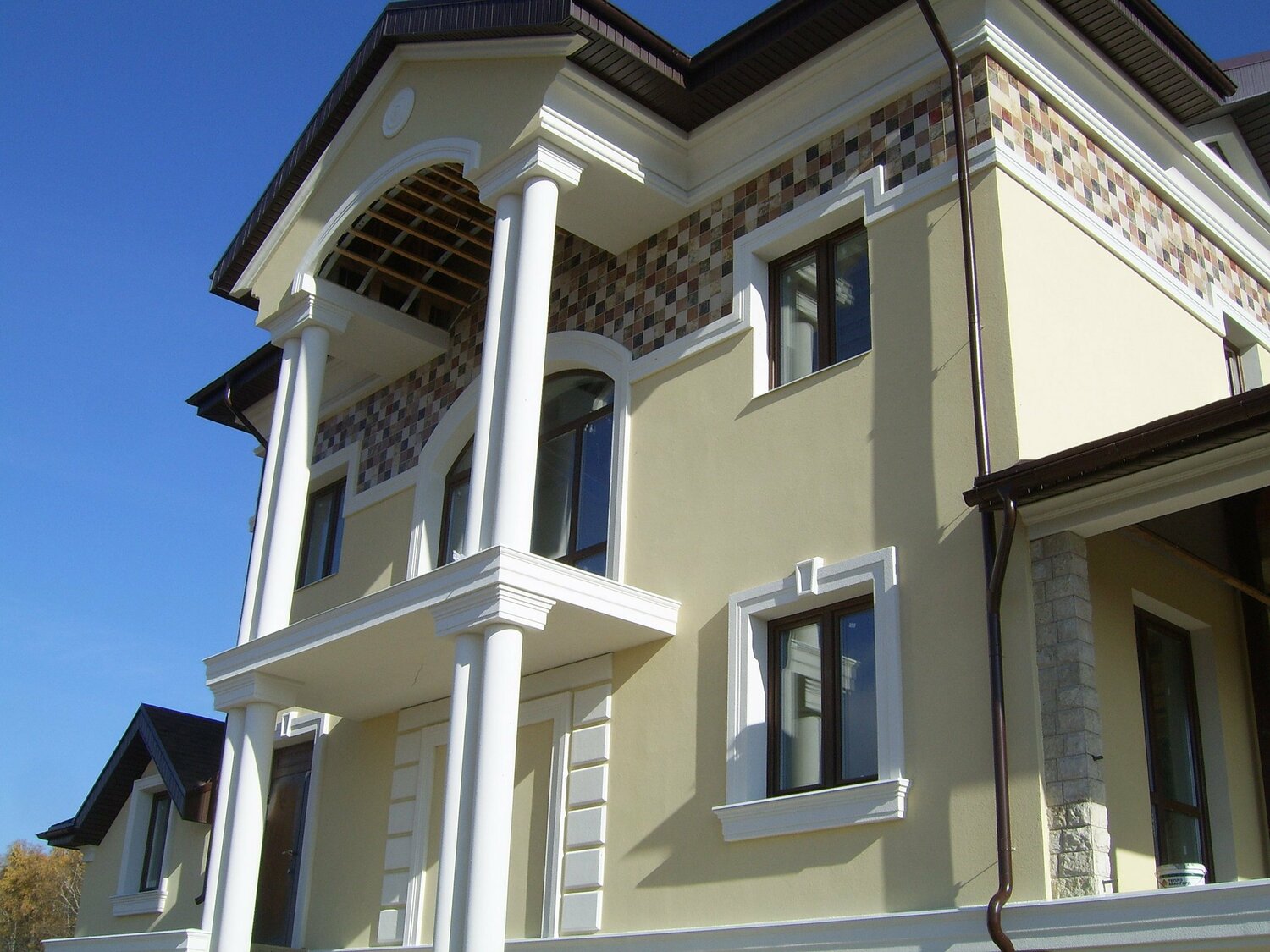 церезит штукатурка фасадная дом, декоративный фасад, европласт фасадный декор, фасадный декор для наружной отделки, декоративная штукатурка фасад