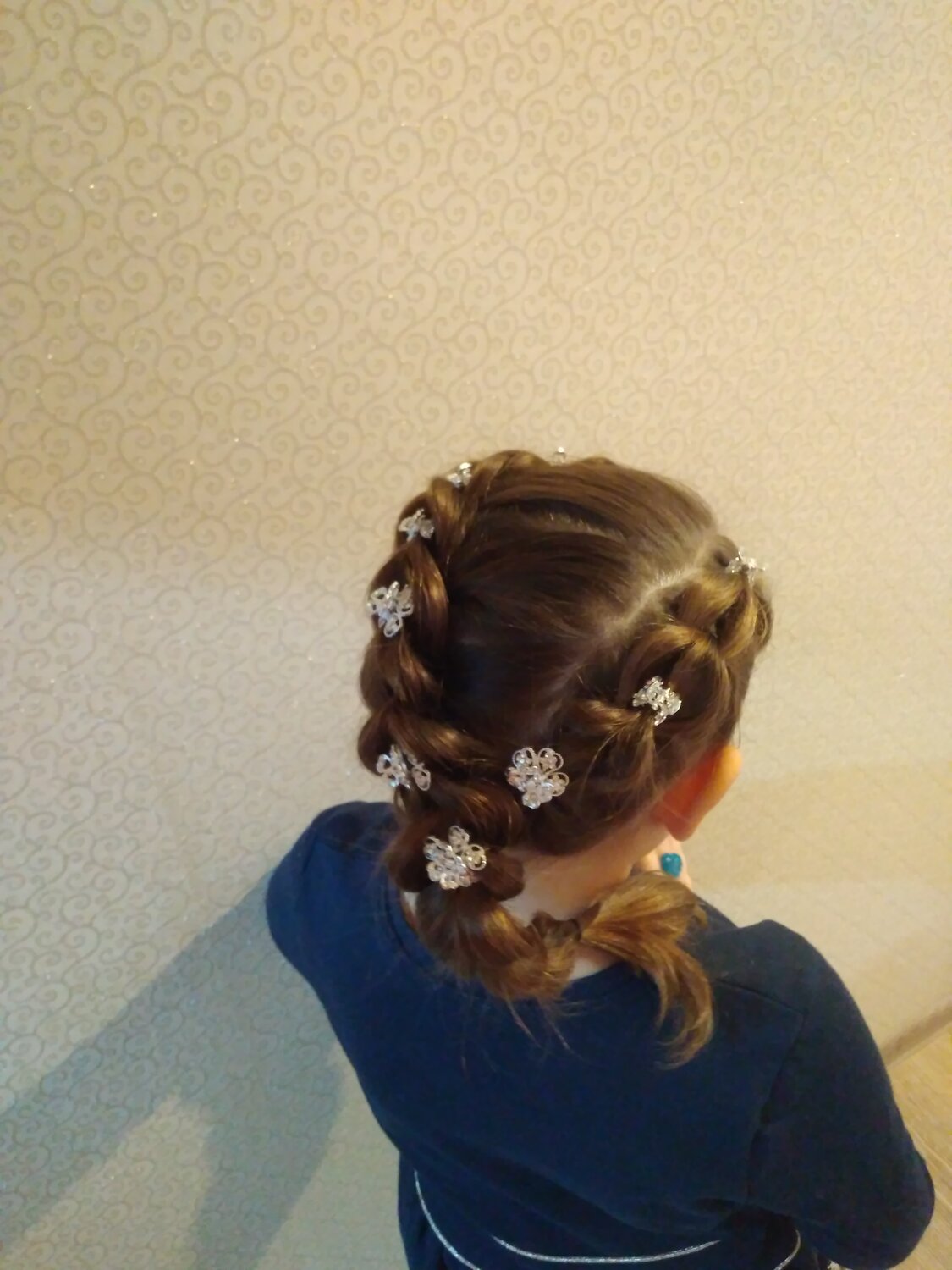 собранные прически для девочек, девочка, причёски на выпускной 4 класс пучок, причёска, прическа пучок для детей на занятие
