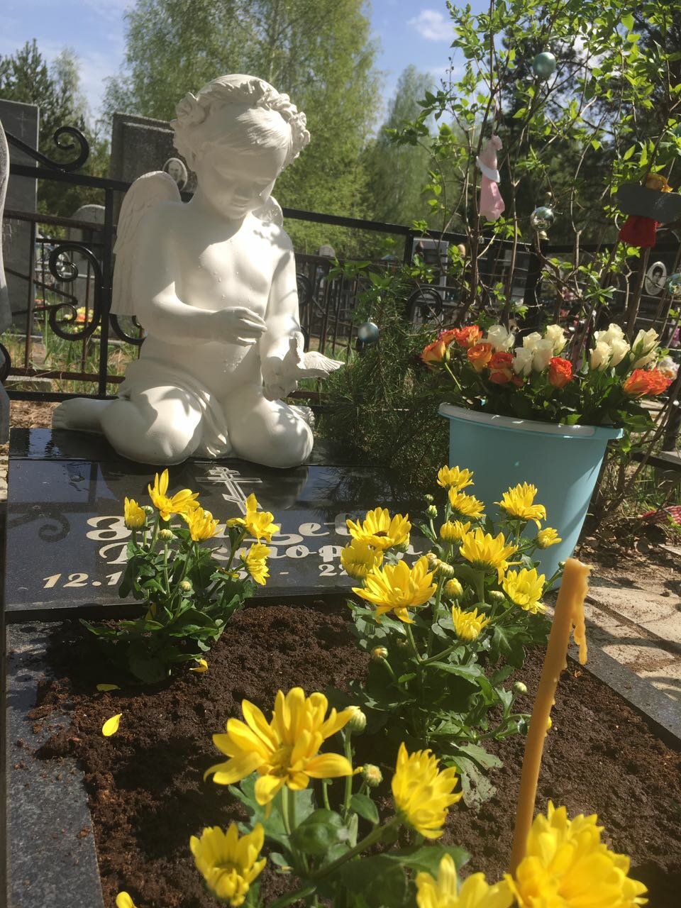 памятник, памятник есенина бюст, цветы, в саду, скульптура девушки на могилу
