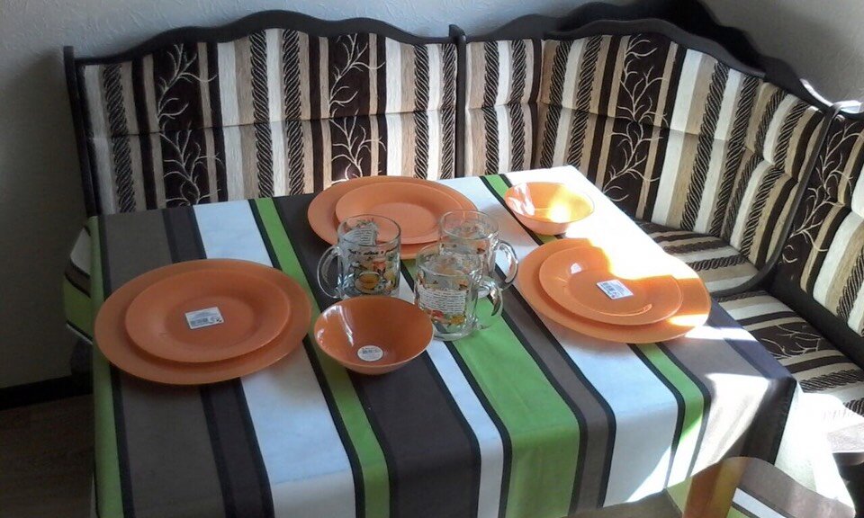 оранжевые салфетки на стол, салфетка на стол, повседневная сервировка стола, сервировка, сервировка стола в стиле мафия