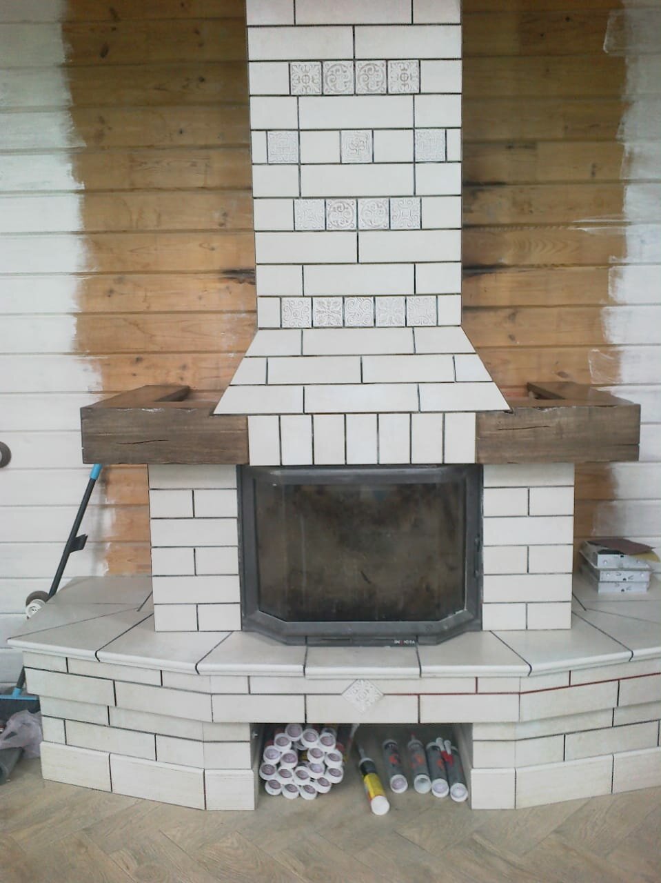 камин кирпичный, угловой кирпичный камин, камин своими руками из кирпича, угловой камин из кирпича, камин в доме из кирпича угловой