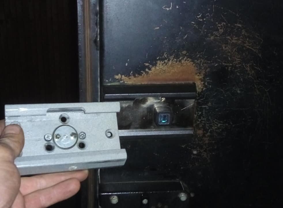 засов двусторонний mottura 96750, замок двери, воркута дверной замок, сейф mottura 10ke444, сейф система закрывания