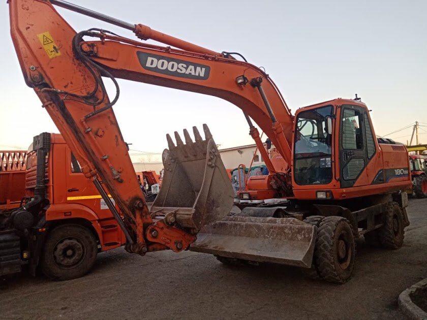 экскаватор колесный doosan 210, колесный экскаватор doosan s180w, экскаватор doosan 225, дэу дусан экскаватор колесный, гусеничный экскаватор doosan dx80lc
