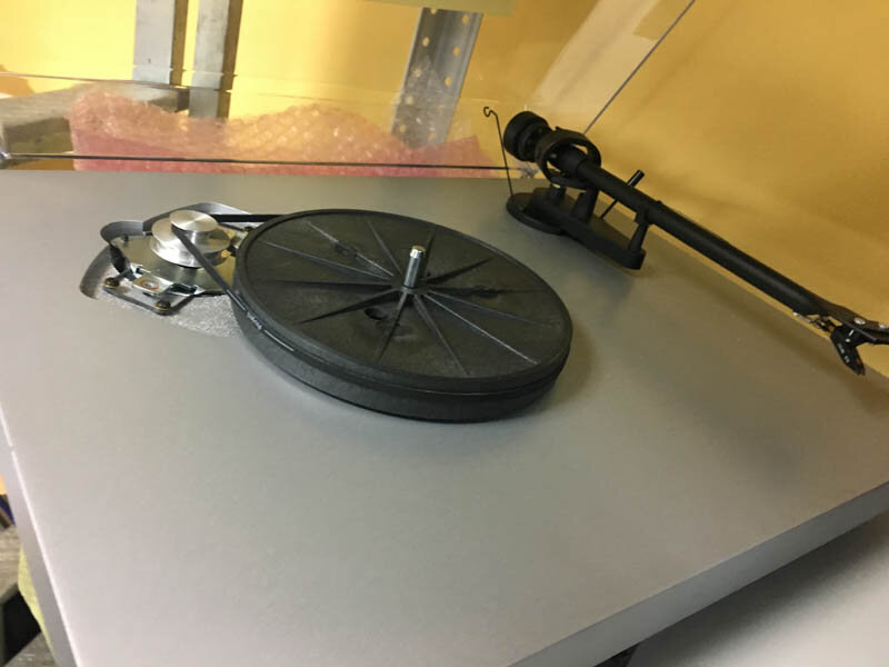 виниловый проигрыватель pro-ject t1, pro-ject debut carbon om-10, rega rp40, pro-ject debut carbon sb dc esprit walnut, виниловый проигрыватель rega planar 1 plus