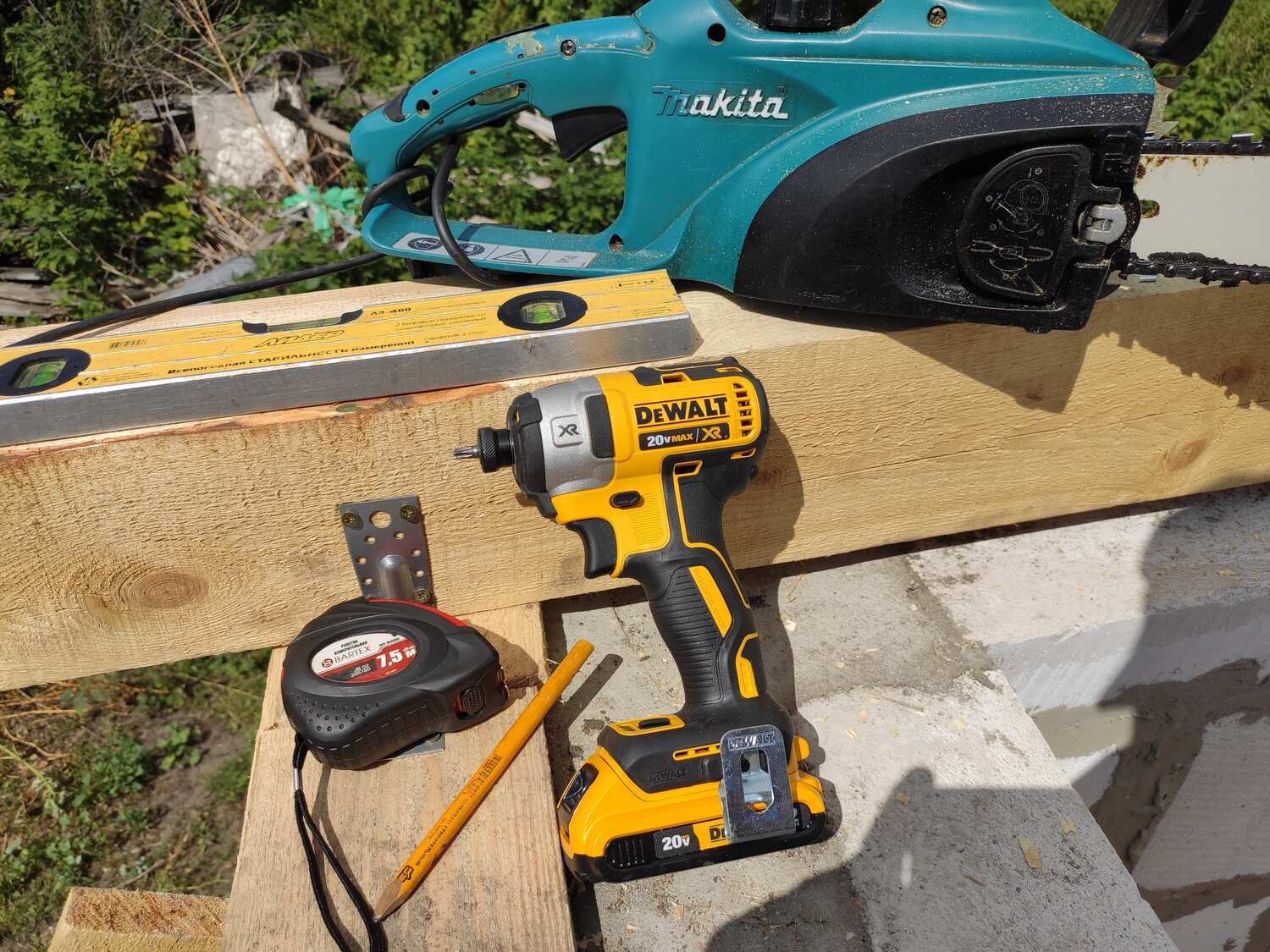 dewalt, dewalt 12 в xr dcd701, dewalt 60 volt chainsaw, винтоверт dewalt dcf815s2, шуруповерт dewalt dcd996
