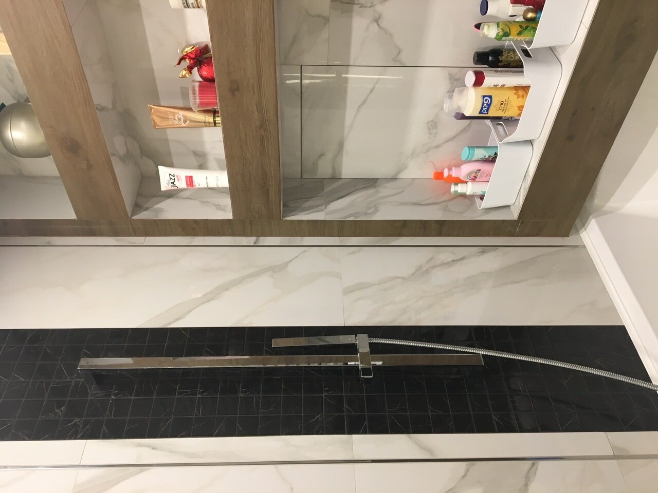 душевой лоток pestan confluo slim line 1050 с решеткой, душевой лоток berges wasserhaus super slim 090154 80 см, рейлинги x-trail t31, трап в душевой плитка 60, пол