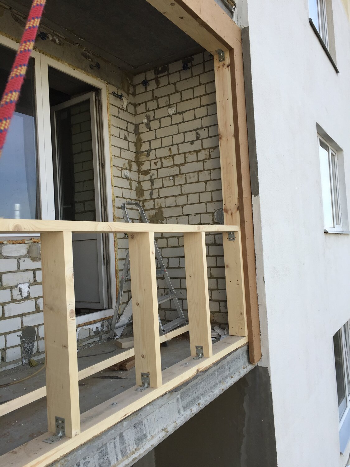 обшивка веранды, деревянная веранда к дому из газобетона, строители для постройки веранды, пристройка, каркасная веранда из осб