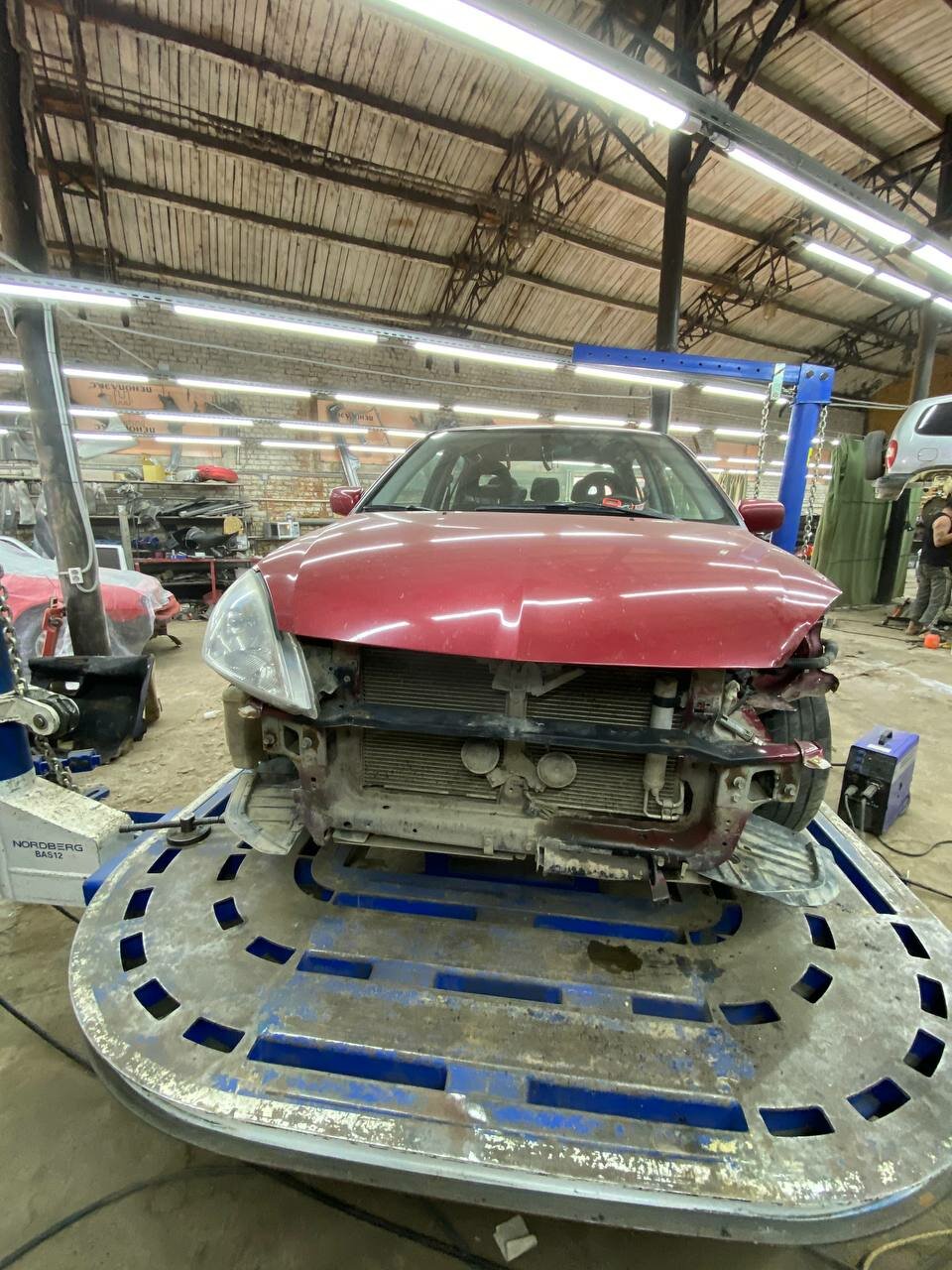автомобиль, авто, разобранный автомобиль в сервисе, покраска кузова автомобиля, автосервис