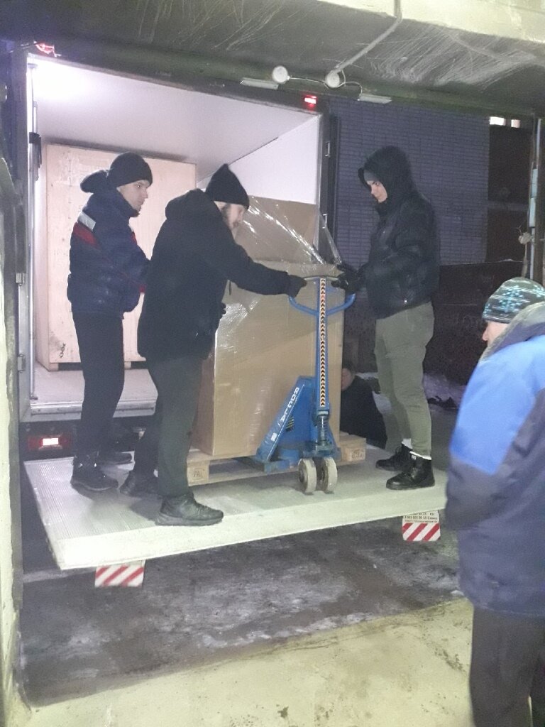 грузчики зимой, грузчик, сильные грузчики, грузчики реальные, грузчики стекла