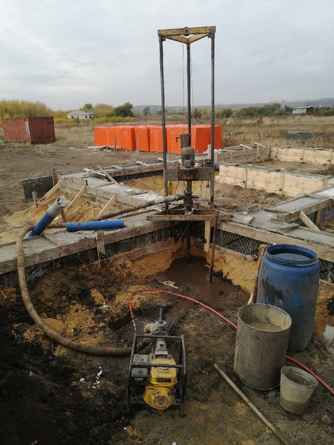 бурение скважин под воду, бурение скважин на воду малогабаритной установкой, скважина на воду, бурение скважин, бурение скважин на воду