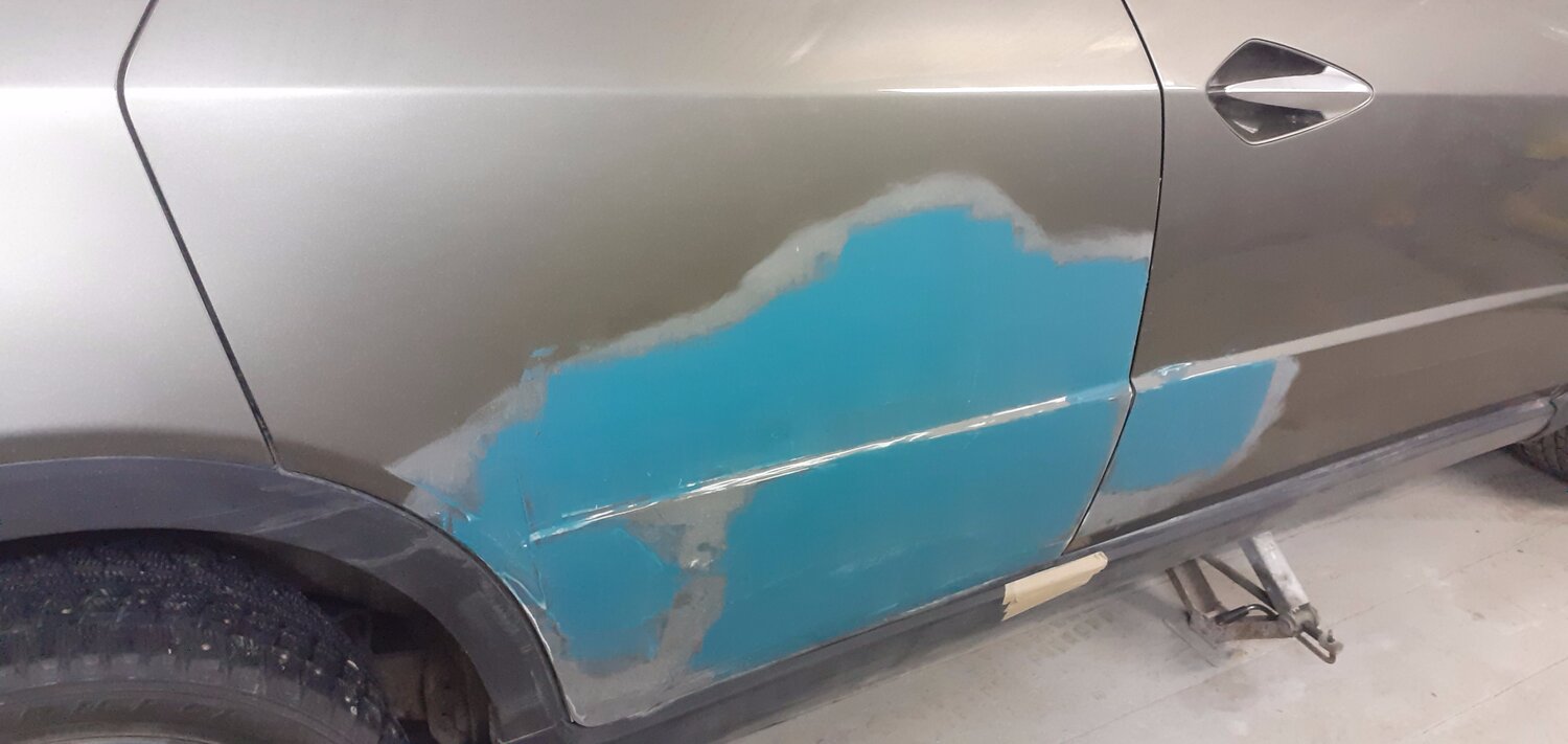 автомобиль, царапины на кузове автомобиля, покраска автомобиля, поврежденная краска автомобиля, машины