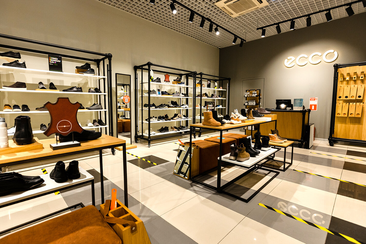 интерьер бутика, обувь, интерьер магазина кожи, бутик мужской обуви, retail academy ecco