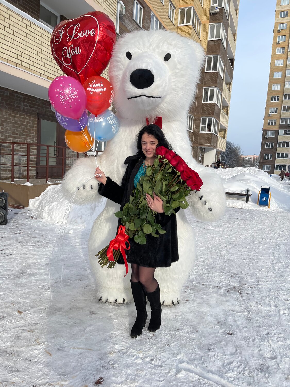 человек, белый медведь, белый мишка, розовый медведь, выписка из роддома с белым мишкой