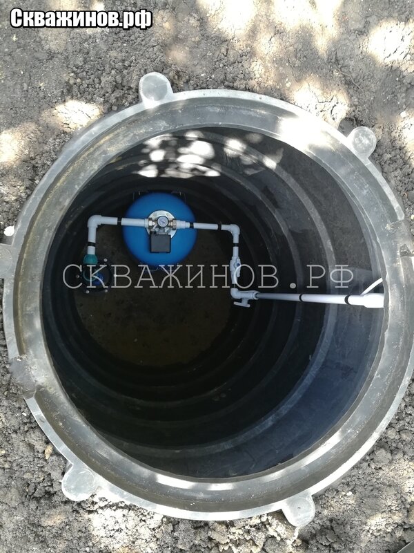 обустройство скважины, кессон на скважину, обустройство скважины полимерными кольцами, пластиковый кессон для скважины, бочка для скважины
