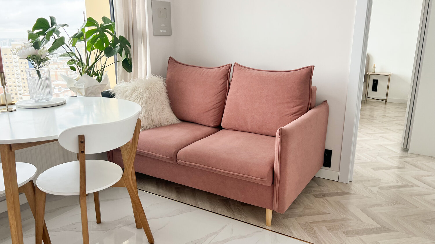 диван в интерьере, диваны для дома, прямой диван в интерьере, двухместный диван, прямой диван