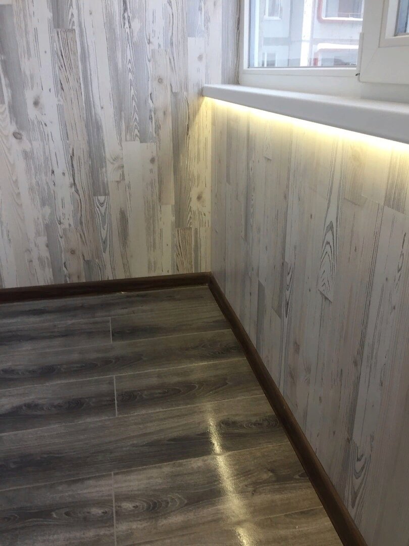 отделка балкона, обшивка балкона, отделка балкона ламинатом, обшивка лоджии ламинатом, отделка балкона ламинатом светлым