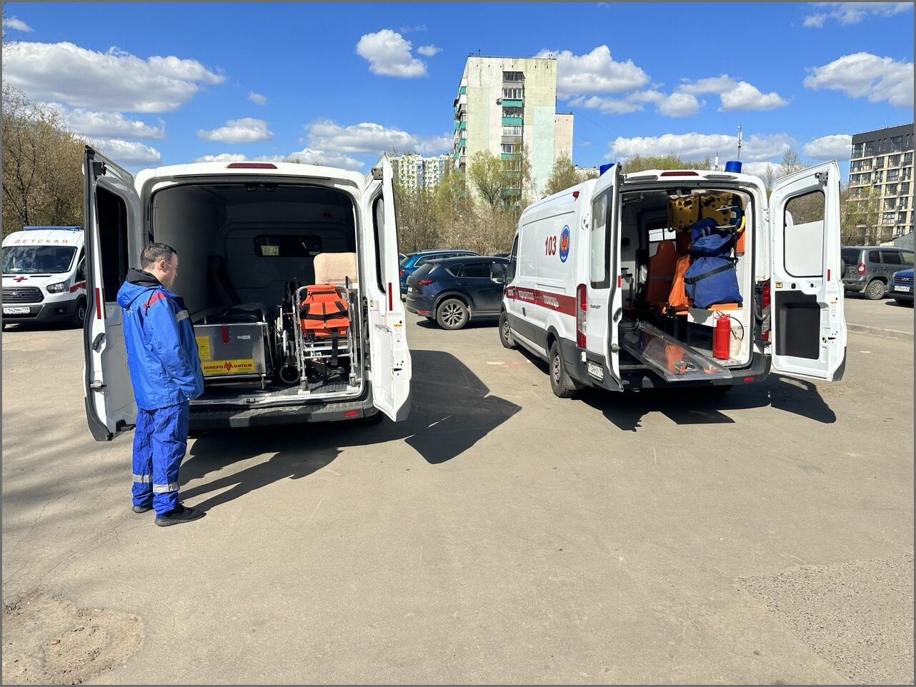 автомобиль скорой медицинской помощи, скорая медицинская помощь, машины скорой помощи, в скорой помощи, помощь скорая