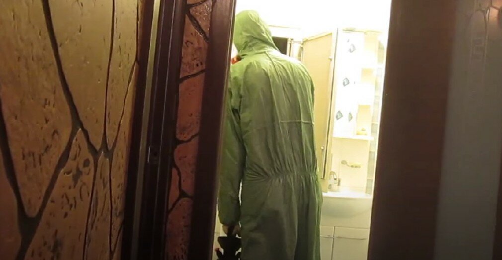 костюм химзащиты, интерьер, плащ дождевик, санитарная обработка, костюм химзащиты озк
