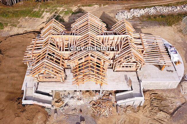 Строительство сруба из бревна