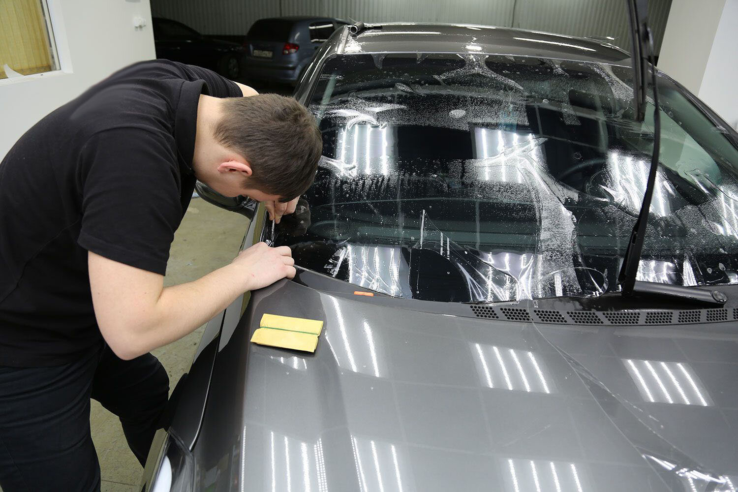 Бронирование стекол автомобиля