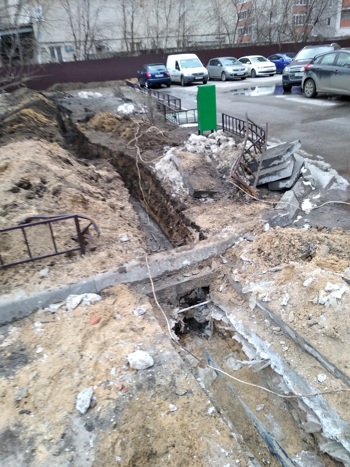здание, санация теплосети, теплотрасса, трасса теплосети в частном доме, канализационный коллектор