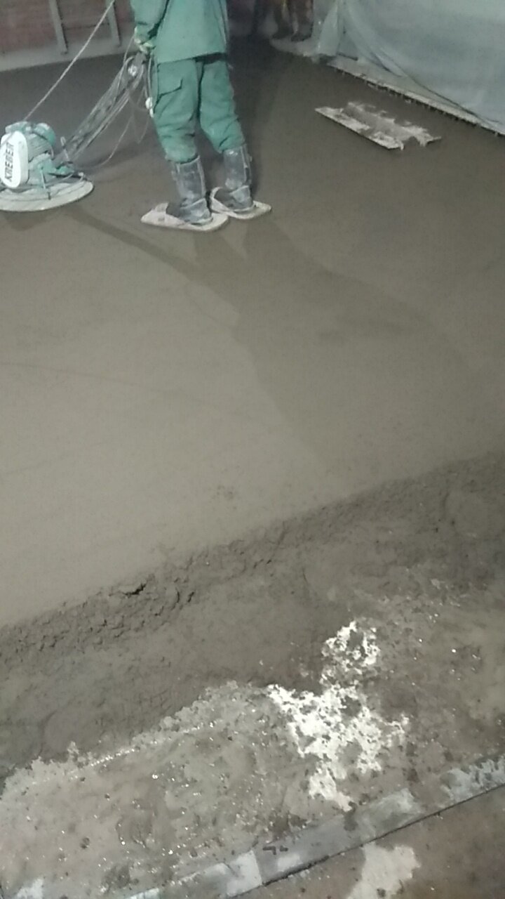 стяжка пола, бетонный пол, затирка полусухой стяжки, наливной пол, полусухая стяжка этапы