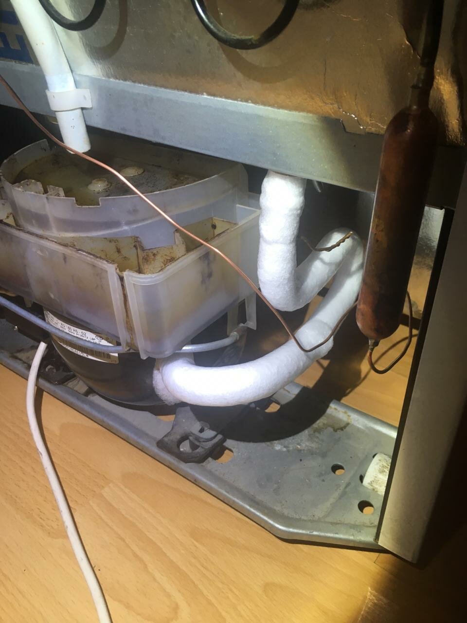 холодильник атлант капиллярная трубка засорена, ошибка 003 кайзер посудомойки машинка, трубка сзади холодильника индезит, холодильник атлант двухкамерный 2 компрессора сервисный центр, не отключается холодильник атлант