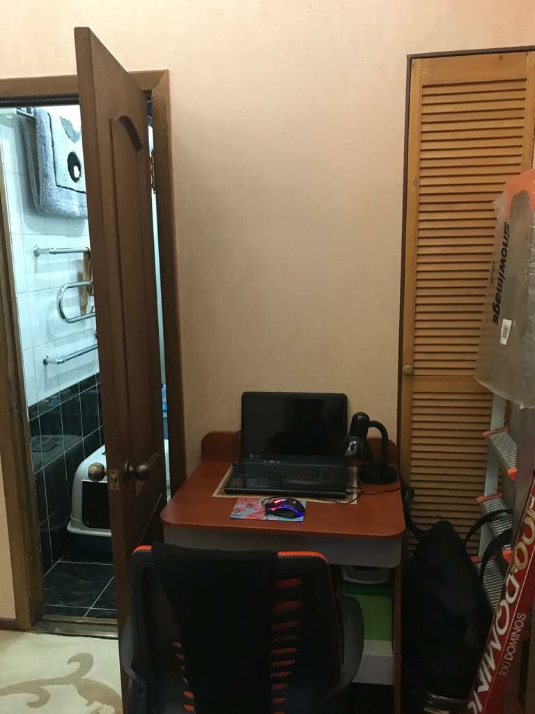 комната, квартира, мебель, компьютерный стол, шкаф с трюмо