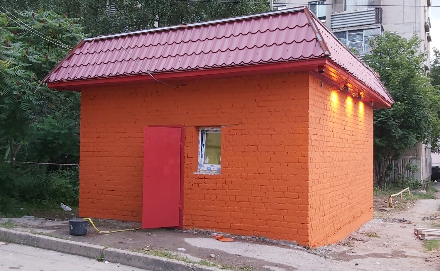 хозпостройки из кирпича, хозпостройка из кирпича, хозблок из кирпича, садовый домик, дом