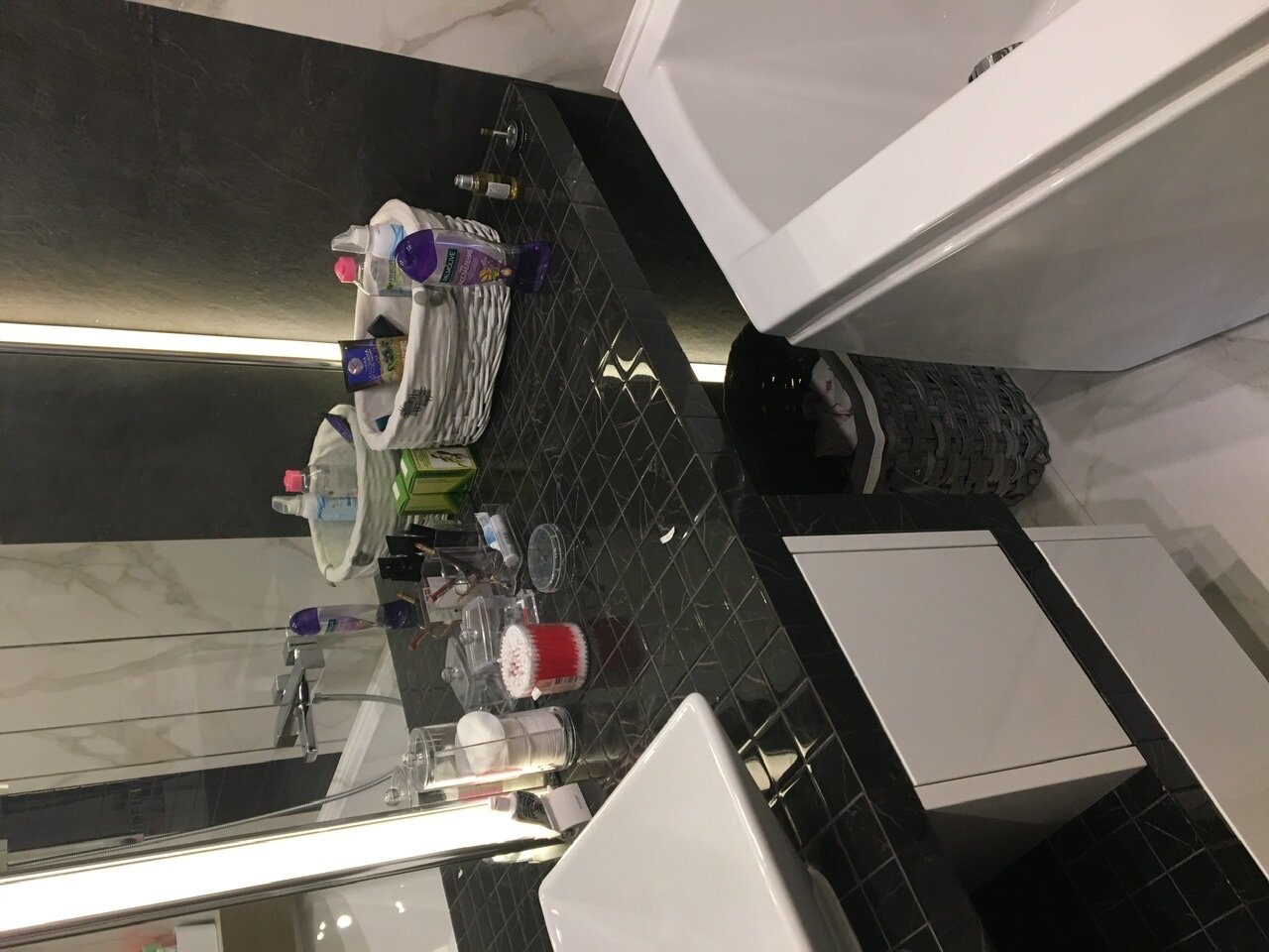 отзовик ленинградские кухни, сушилка в кухонном шкафу с распашными дверцами, зеркальный потолок в ванной, тц ситимолл коломяжский после ремонта, сушка для посуды