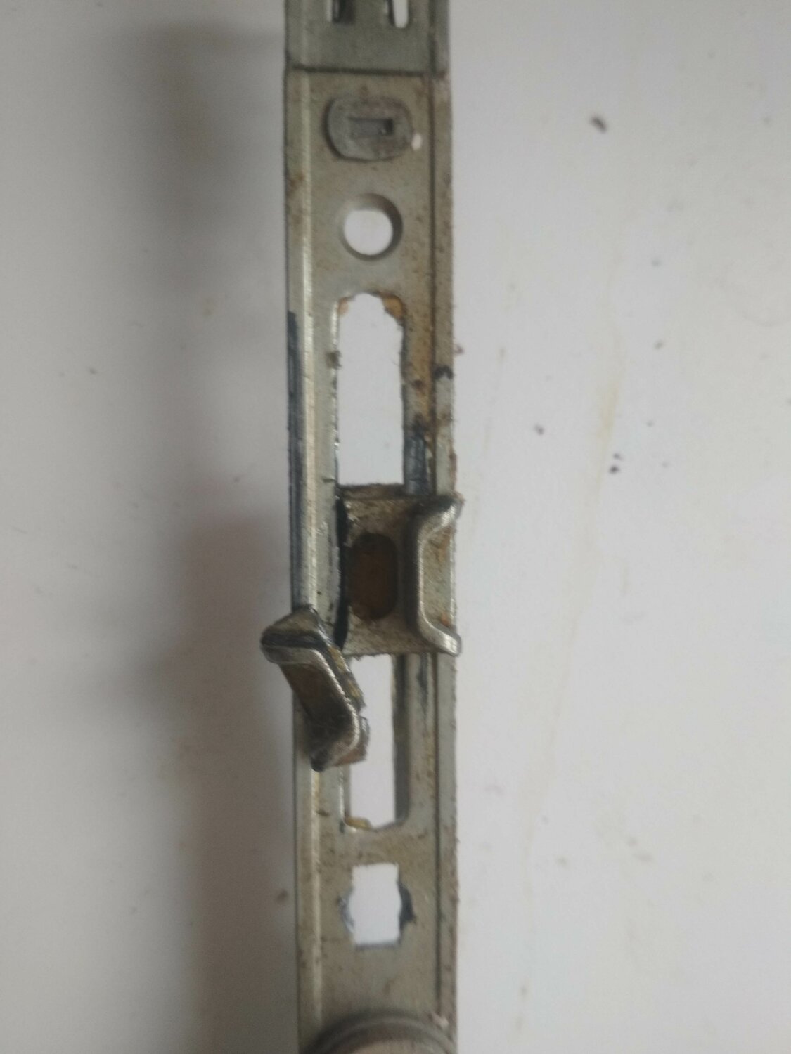 31606-1702116 планка замка, планка ответная под шпингалет aluplast 2000, запорная планка, ответная планка abloy 0029, ножницы на фурнитуру мако 600 800