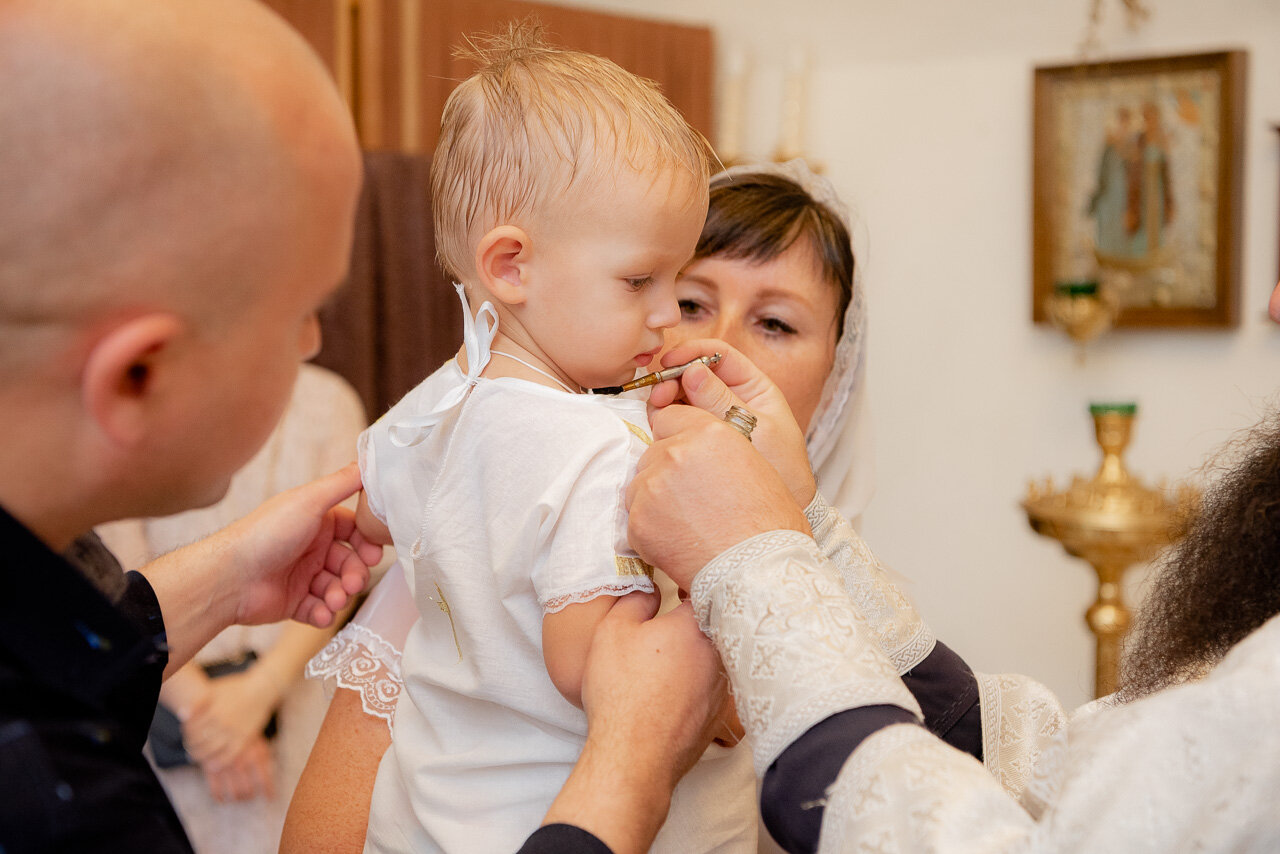 крещение ребенка, крещение мальчика, крестины, таинство крещения, крещение ребенка в елоховском соборе