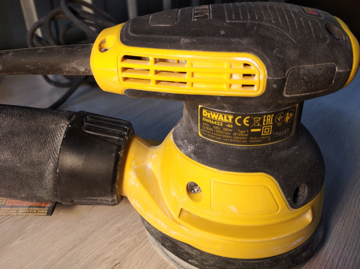 шлифмашинка деволт орбитальная, эксцентриковая шлифмашина dewalt dwe6423, шлифовальная машина dewalt dwe6423, машина плоско-шлифовальная эксцентриковая dewalt dwe6423, шлифмашинка деволт 6423