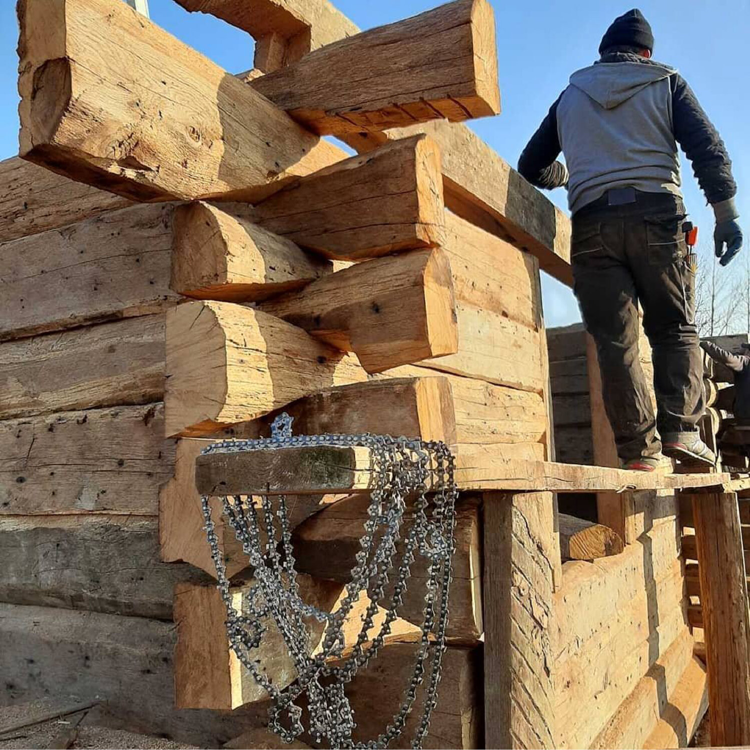 столяр сруб, сруб из бревен 50 см, сруб, дом из бревна ручной рубки, строительство домов из бревна