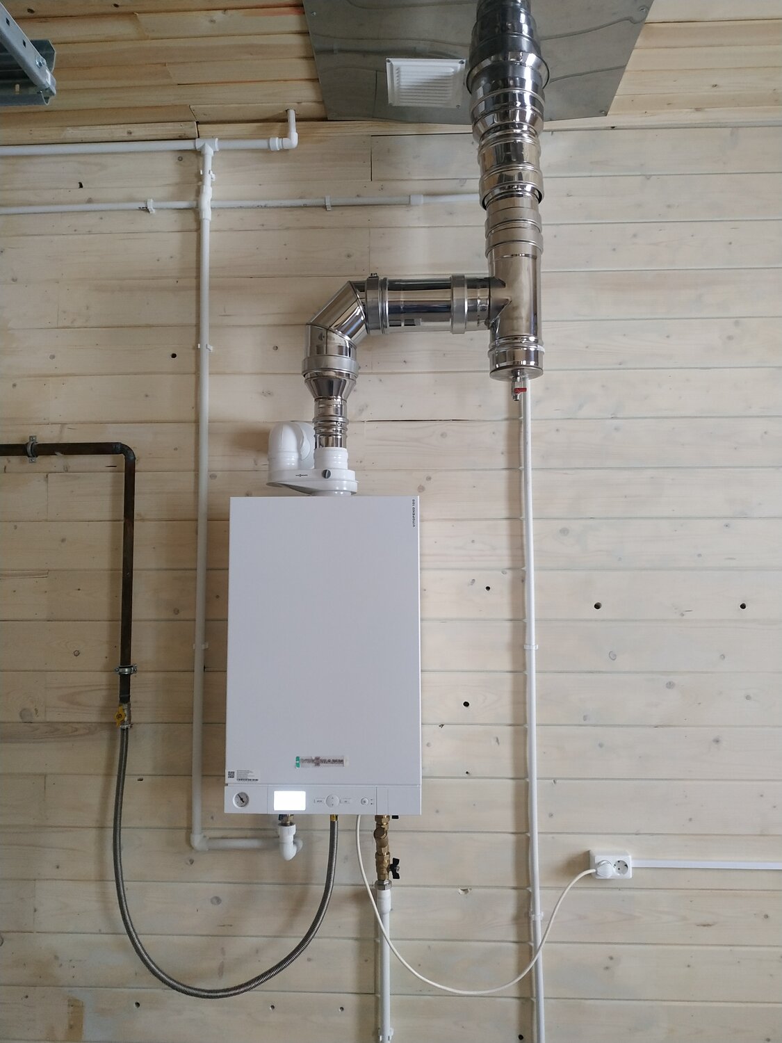 дымоход для газового котла в частном доме, газовый котел в частном доме, дымоход для газового котла, дымоход для газового котла навьен 130 в частном доме, настенный котел