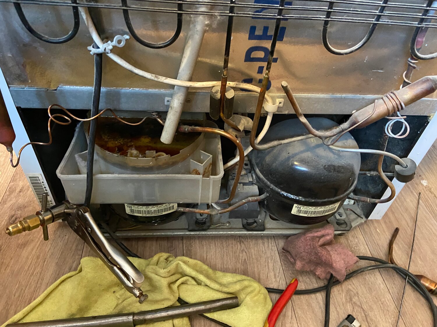 холодильник, компрессор холодильника атлант 2х камерный, мотор холодильника, двигатель холодильника, бытовая техника