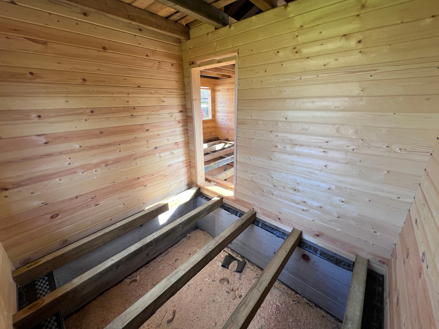 черновой пол в деревянном доме, черновой пол в доме из бруса, монтаж чернового пола на лагах в деревянном доме, пол в деревянном доме, пол в доме из бруса