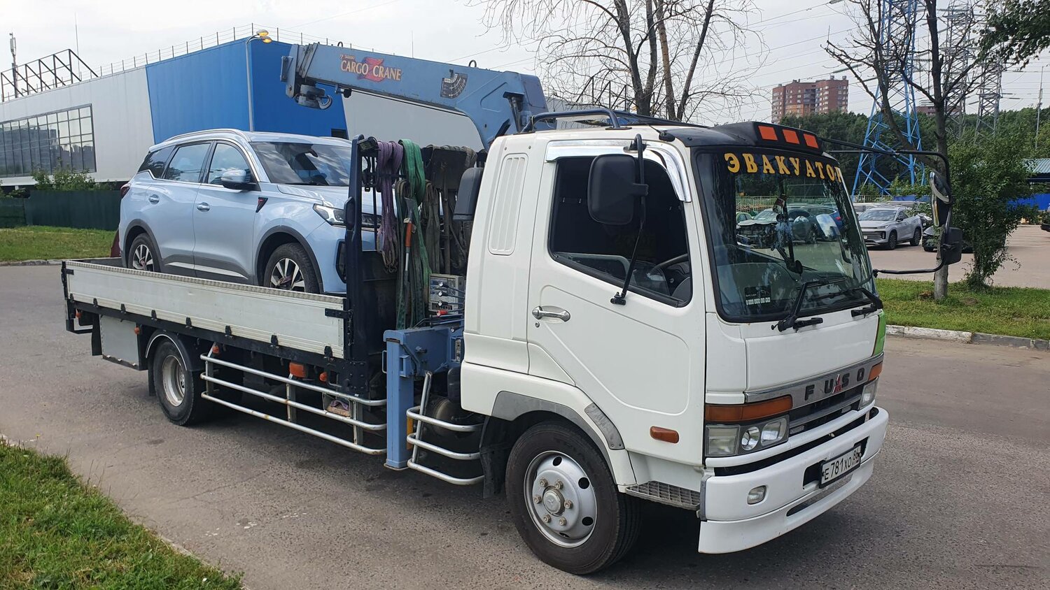 эвакуатор и манипулятор, автоэвакуатор мицубиси фусо, эвакуатор, эвакуатор москва, хино манипулятор