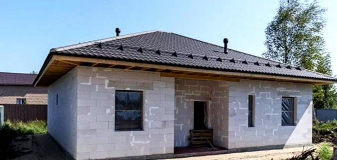 одноэтажный дом из газобетона 110 м2, вальмовая крыша одноэтажного дома из газобетона, одноэтажный дом из газоблока, одноэтажные дома из газобетона, строительство одноэтажного дома из газобетона