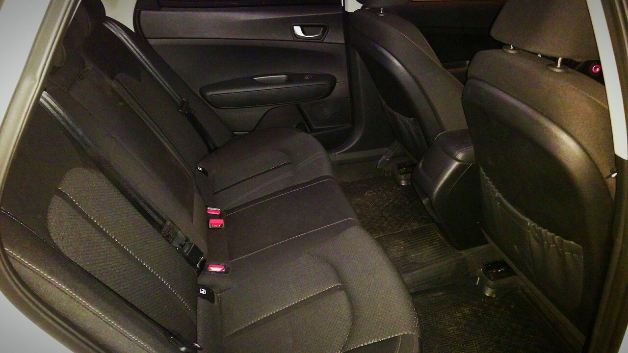 honda crosstour салон заднее сидение 2011, пол задних пассажиров w211, киа оптима 2016 салон сзади, ниссан х трейл т32 салон сзади, Fiat Bravo II