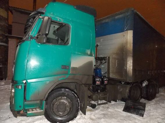 маз 544008 2003, маз 5440а8-360-031, маз 544069 с поднятой кабиной, маз тягач 5440 без спальника, маз 5440 зеленый