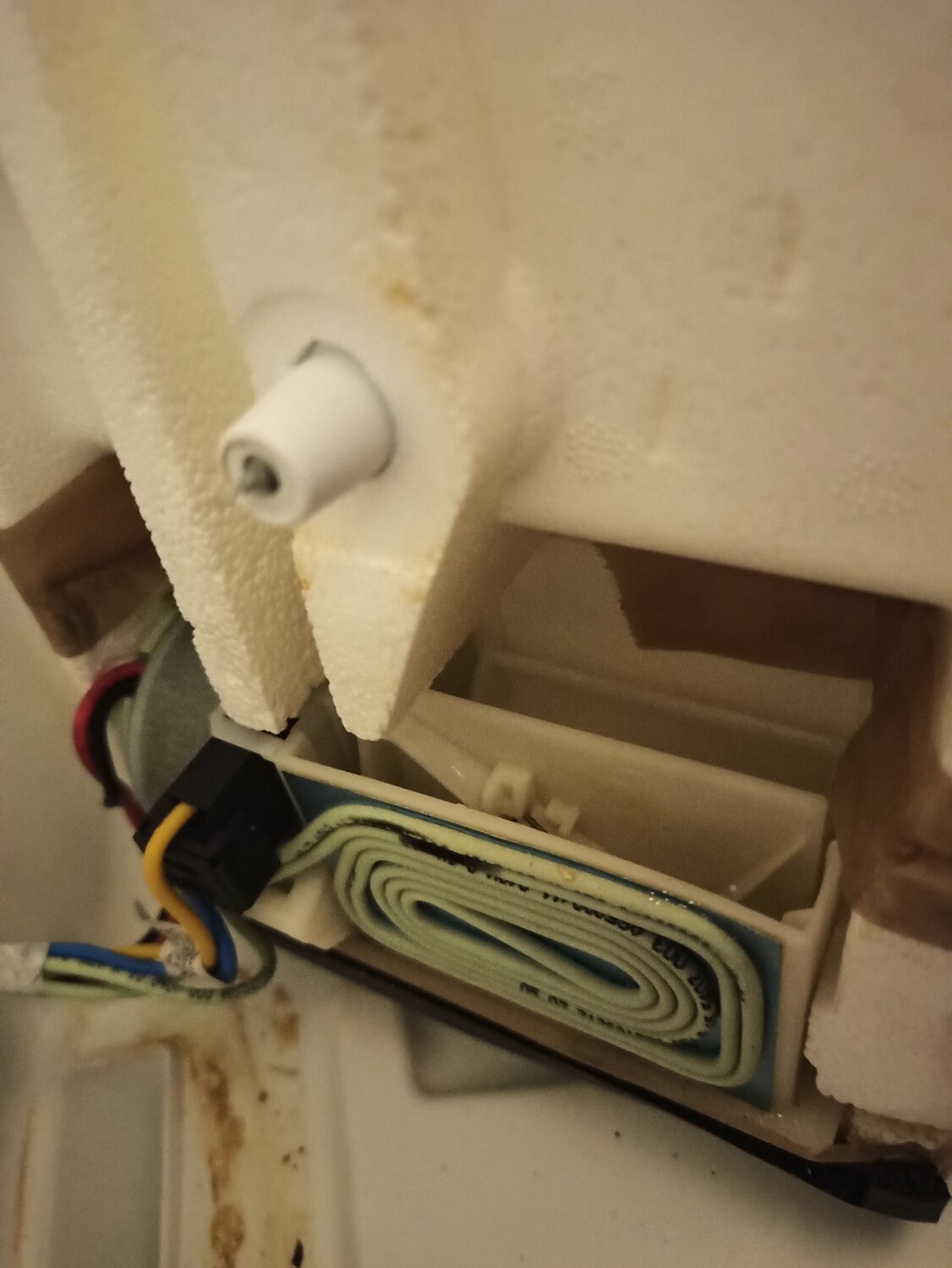 натяжитель дверцы посудомоечной bosch, стучит холодильник аристон, подключение тэна стиральной машины бош 4 макс, клапан внизу стиральной машины бош, колодка заднего фонаря ларгус