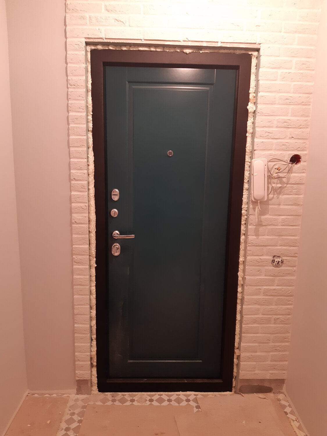 дверь входная металлическая, стальные двери, монтаж входной двери, дверь, входная дверь эконом